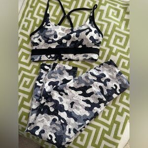 Lorna Jane Camouflage Sports Bra & Leggings Set Size 1
